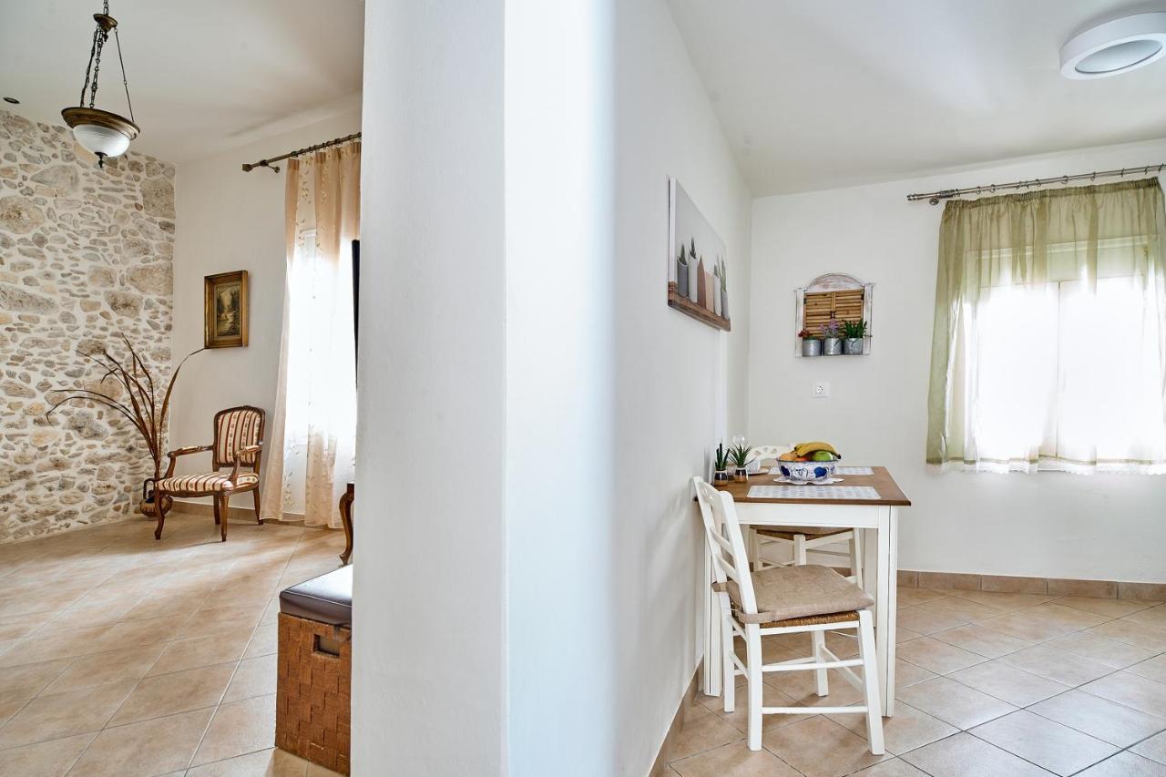 Ekavi Apartment Kíssamos Eksteriør billede